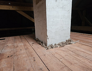 Zateplení stropu rodinného domu pomocí foukané izolace